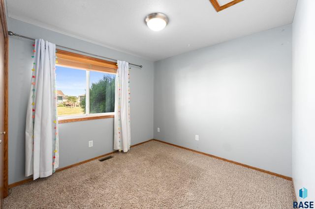 529 S Whitewood Ave Avenue, Sioux Falls, SD 57106