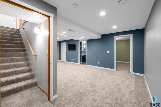 529 S Whitewood Ave Avenue, Sioux Falls, SD 57106