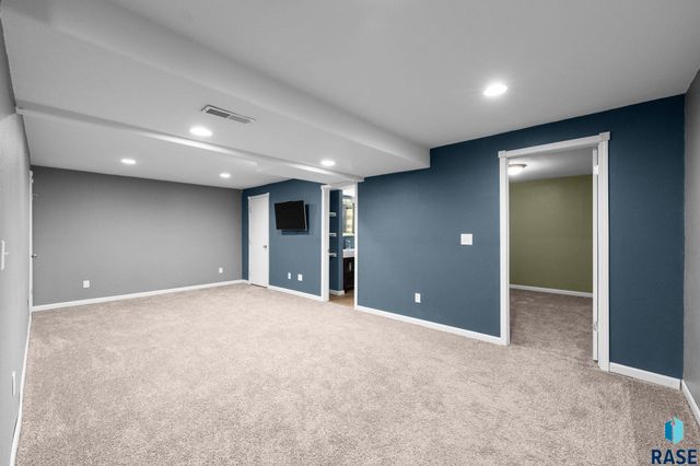 529 S Whitewood Ave Avenue, Sioux Falls, SD 57106