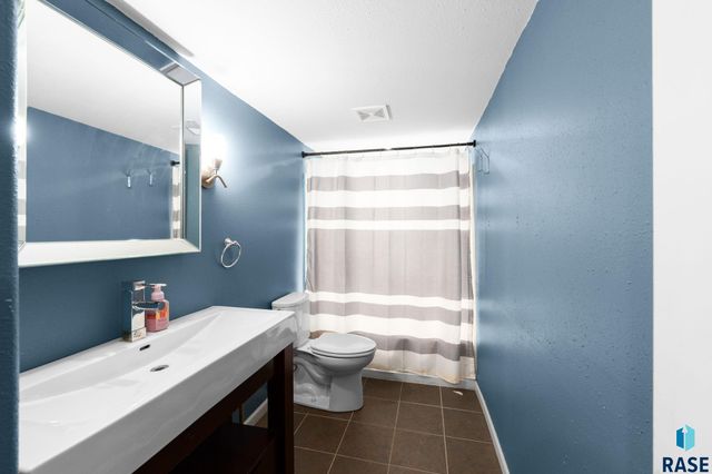 529 S Whitewood Ave Avenue, Sioux Falls, SD 57106
