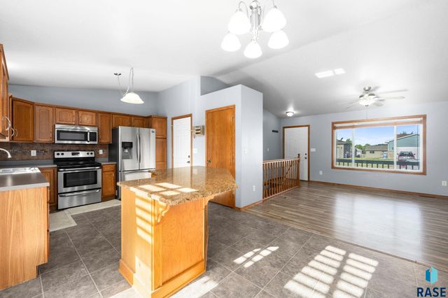 529 S Whitewood Ave Avenue, Sioux Falls, SD 57106