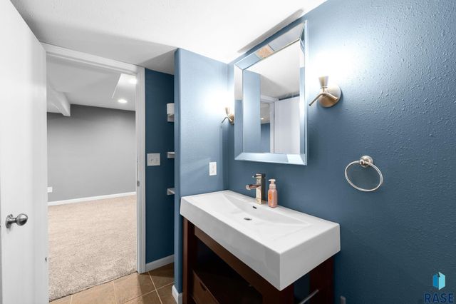 529 S Whitewood Ave Avenue, Sioux Falls, SD 57106