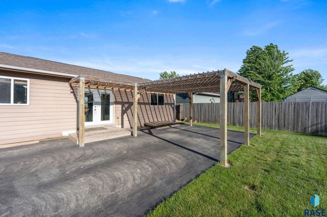 529 S Whitewood Ave Avenue, Sioux Falls, SD 57106