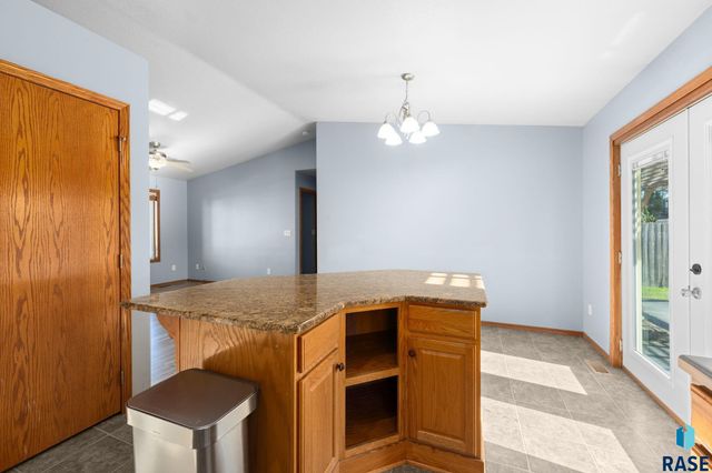 529 S Whitewood Ave Avenue, Sioux Falls, SD 57106