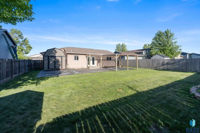 529 S Whitewood Ave Avenue, Sioux Falls, SD 57106