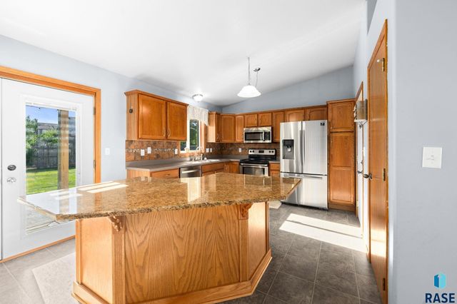 529 S Whitewood Ave Avenue, Sioux Falls, SD 57106