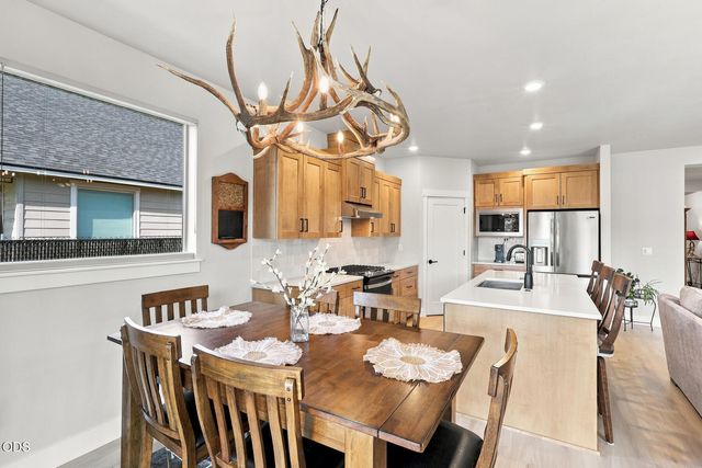 16691 Tannenhorst Drive, La Pine, OR 97739