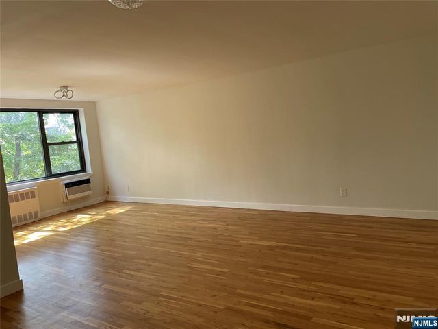 1541 Lemoine Avenue 3A, Fort Lee, NJ 07024
