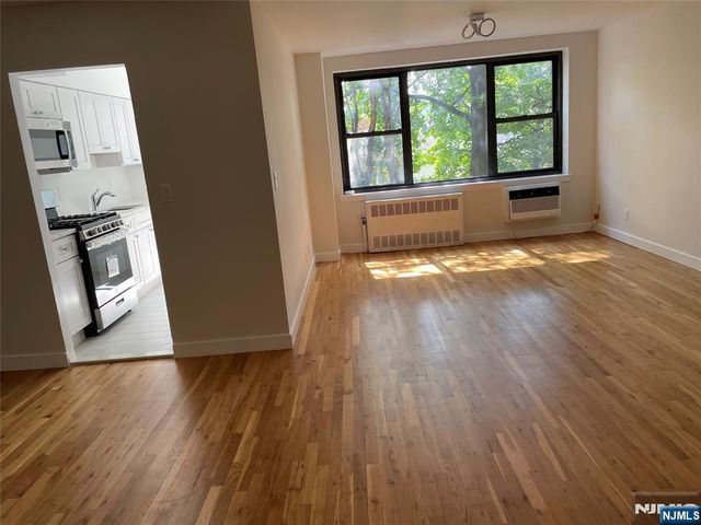 1541 Lemoine Avenue 3A, Fort Lee, NJ 07024