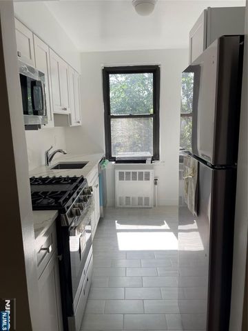1541 Lemoine Avenue 3A, Fort Lee, NJ 07024