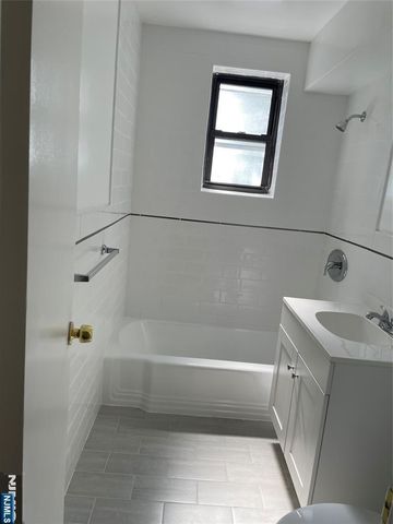 1541 Lemoine Avenue 3A, Fort Lee, NJ 07024