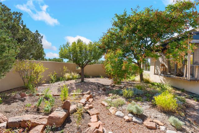 71 Camerada Loop, Santa Fe, NM 87508