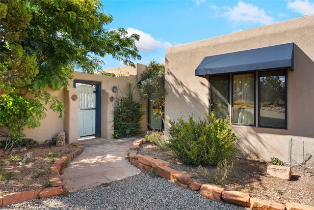 71 Camerada Loop, Santa Fe, NM 87508