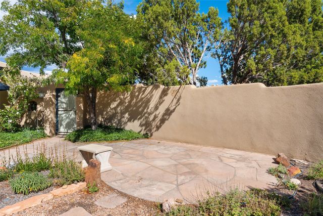 71 Camerada Loop, Santa Fe, NM 87508