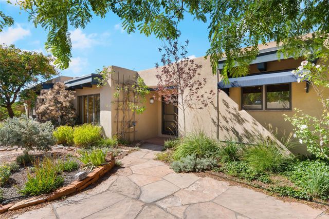 71 Camerada Loop, Santa Fe, NM 87508