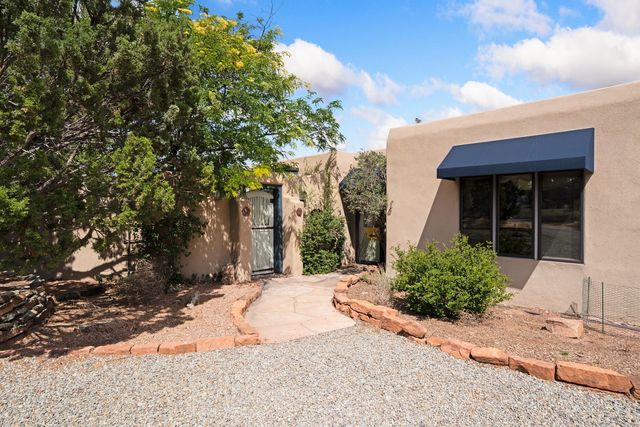 71 Camerada Loop, Santa Fe, NM 87508