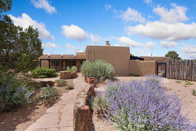 71 Camerada Loop, Santa Fe, NM 87508