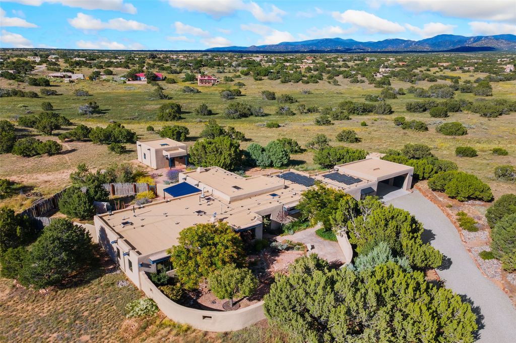 71 Camerada Loop, Santa Fe, NM 87508