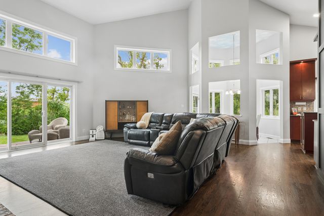 21680 Cambridge Drive, Kildeer, IL 60047