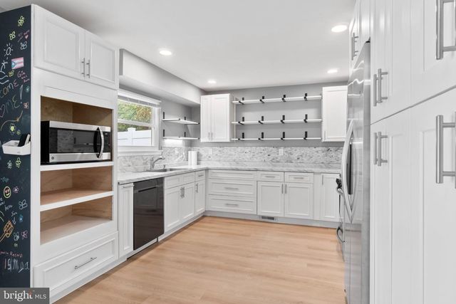 10 DURHAM TER, Eastampton, NJ 08060