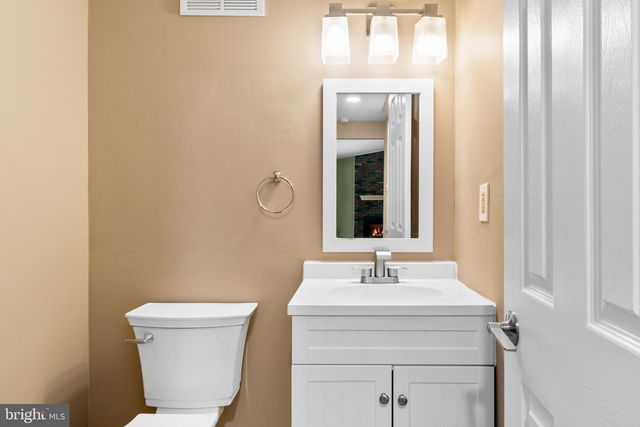 10 DURHAM TER, Eastampton, NJ 08060