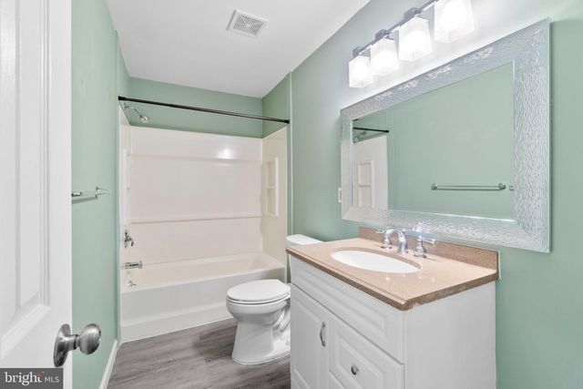 10 DURHAM TER, Eastampton, NJ 08060