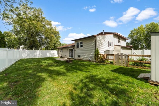 10 DURHAM TER, Eastampton, NJ 08060
