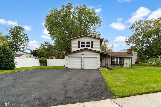 10 DURHAM TER, Eastampton, NJ 08060