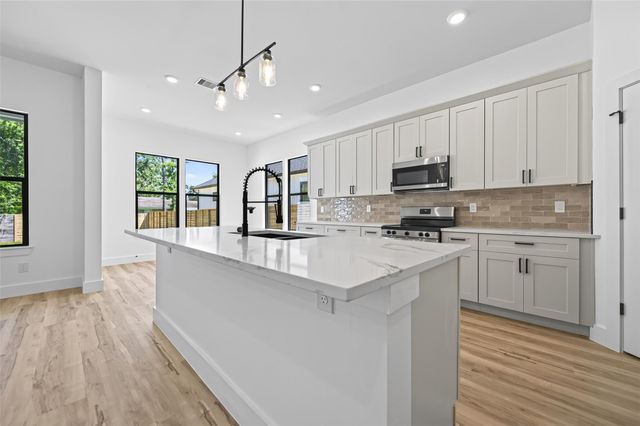 1424 Flamingo Street, Conroe, TX 77385