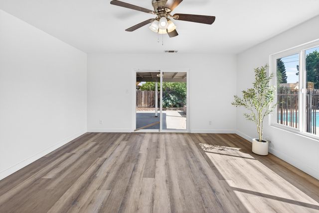 1119 W Dove Drive, Visalia, CA 93291