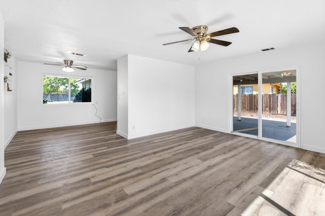 1119 W Dove Drive, Visalia, CA 93291