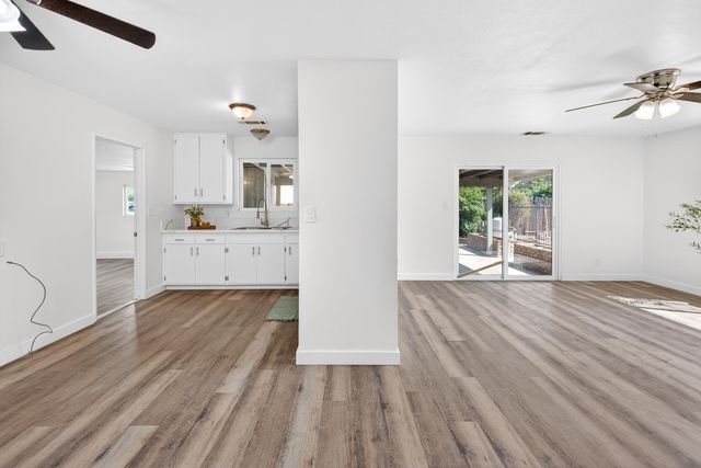 1119 W Dove Drive, Visalia, CA 93291