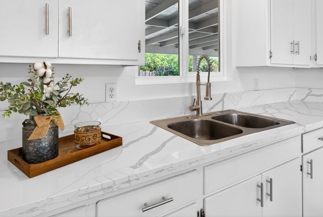 1119 W Dove Drive, Visalia, CA 93291