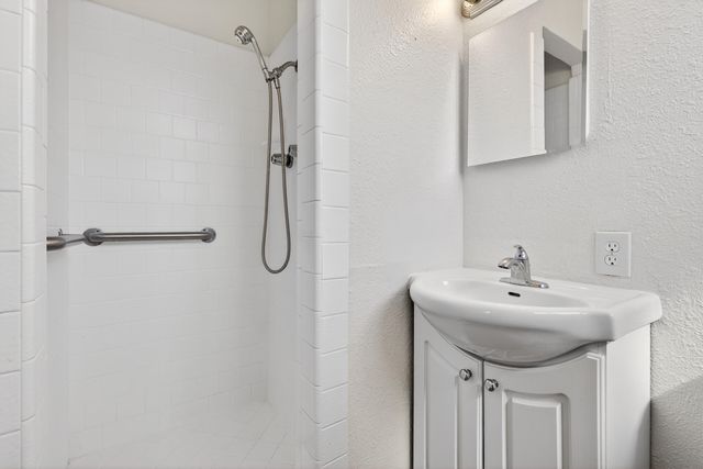 1119 W Dove Drive, Visalia, CA 93291