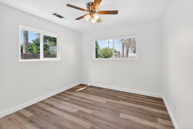 1119 W Dove Drive, Visalia, CA 93291