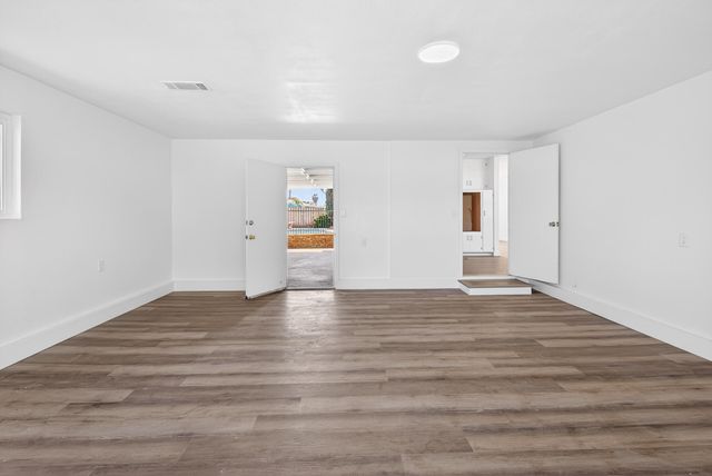 1119 W Dove Drive, Visalia, CA 93291