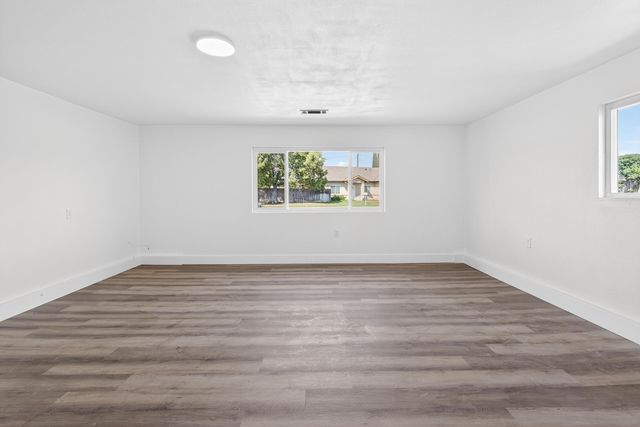 1119 W Dove Drive, Visalia, CA 93291