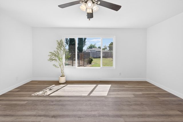 1119 W Dove Drive, Visalia, CA 93291