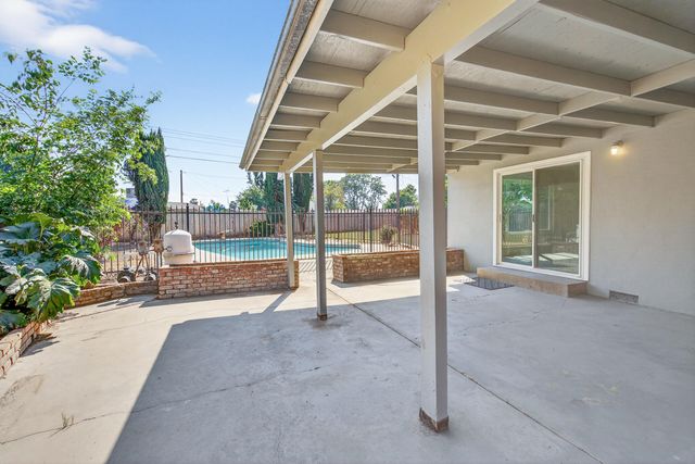 1119 W Dove Drive, Visalia, CA 93291