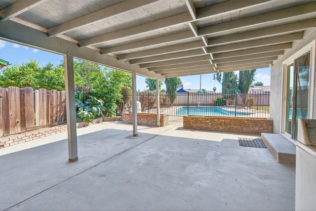 1119 W Dove Drive, Visalia, CA 93291