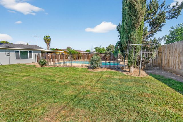 1119 W Dove Drive, Visalia, CA 93291