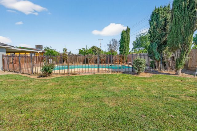 1119 W Dove Drive, Visalia, CA 93291