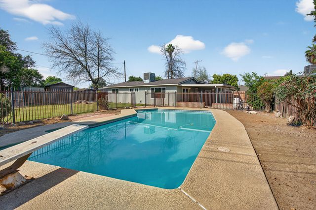 1119 W Dove Drive, Visalia, CA 93291