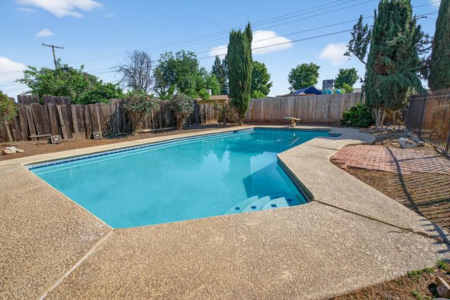 1119 W Dove Drive, Visalia, CA 93291