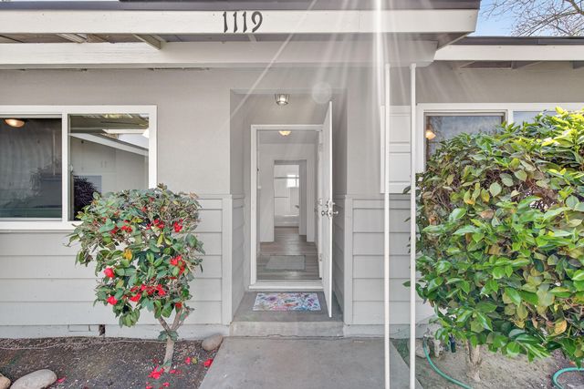 1119 W Dove Drive, Visalia, CA 93291