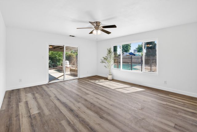 1119 W Dove Drive, Visalia, CA 93291