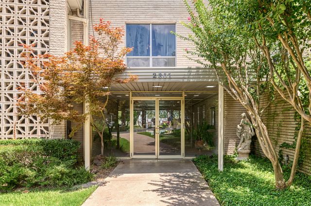 2301 Ridgmar Plaza 8, Fort Worth, TX 76116