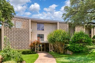 2301 Ridgmar Plaza 8, Fort Worth, TX 76116