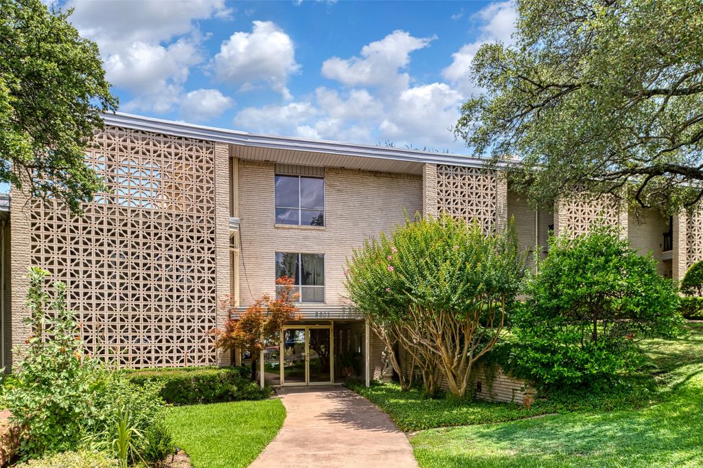 2301 Ridgmar Plaza 8, Fort Worth, TX 76116