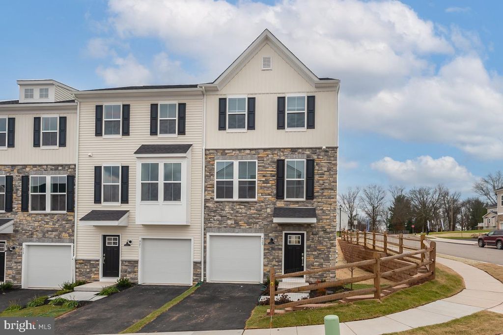 923 MAGNOLIA LN, Spring City, PA 19475